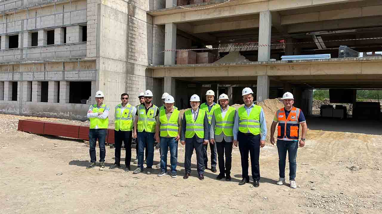 Başkan püsküllü müjdeyi verdi “Sabri Ülker MYO projesi kaldığı yerden devam” — haber görseli