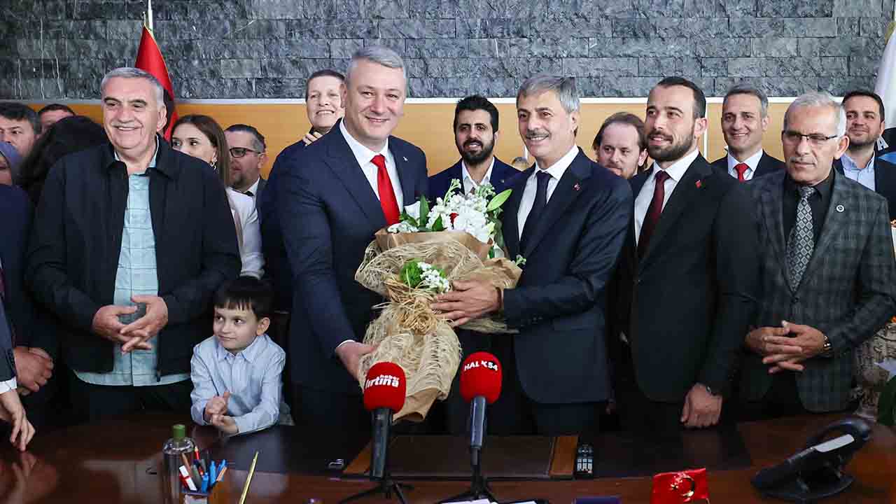 Başkan Alemdar görevi Osman Çelik’e teslim etti — haber görseli