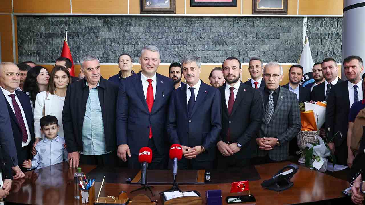 Başkan Alemdar görevi Osman Çelik’e teslim etti — haber görseli
