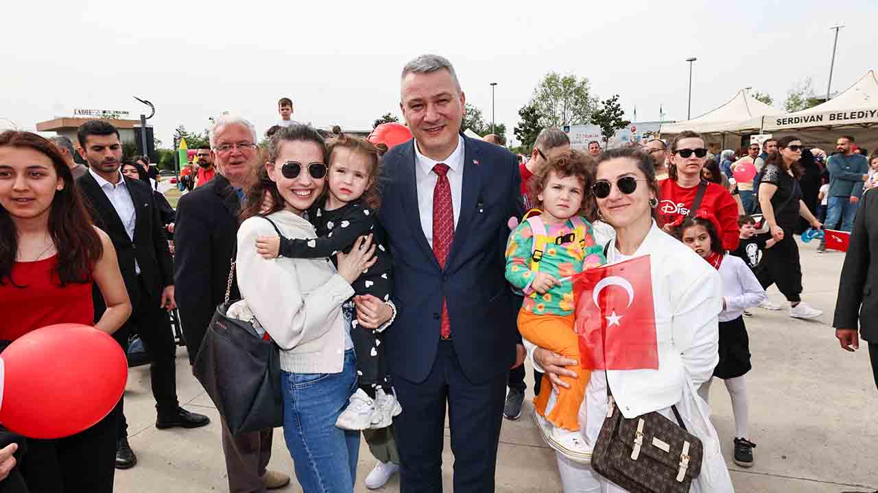 Serdivan Çocuk Şenliğine yoğun ilgi — haber görseli