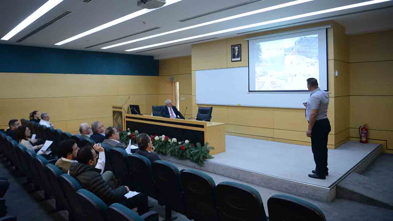Sakarya Üniversitesi'nde "Deprem Çalıştayı" gerçekleştirildi — haber görseli