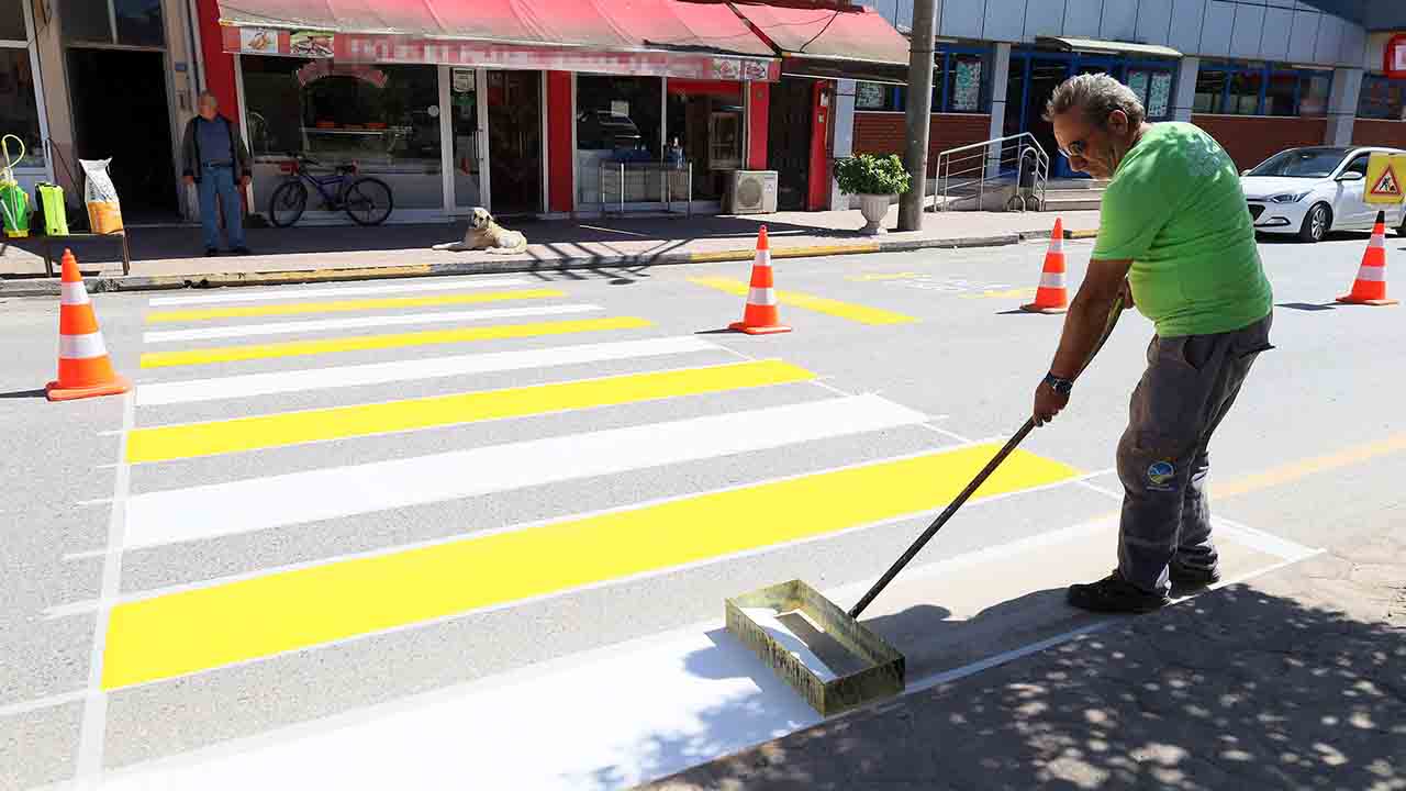 Trafikte yaya önceliği için geçitlerde yoğun çalışma — haber görseli