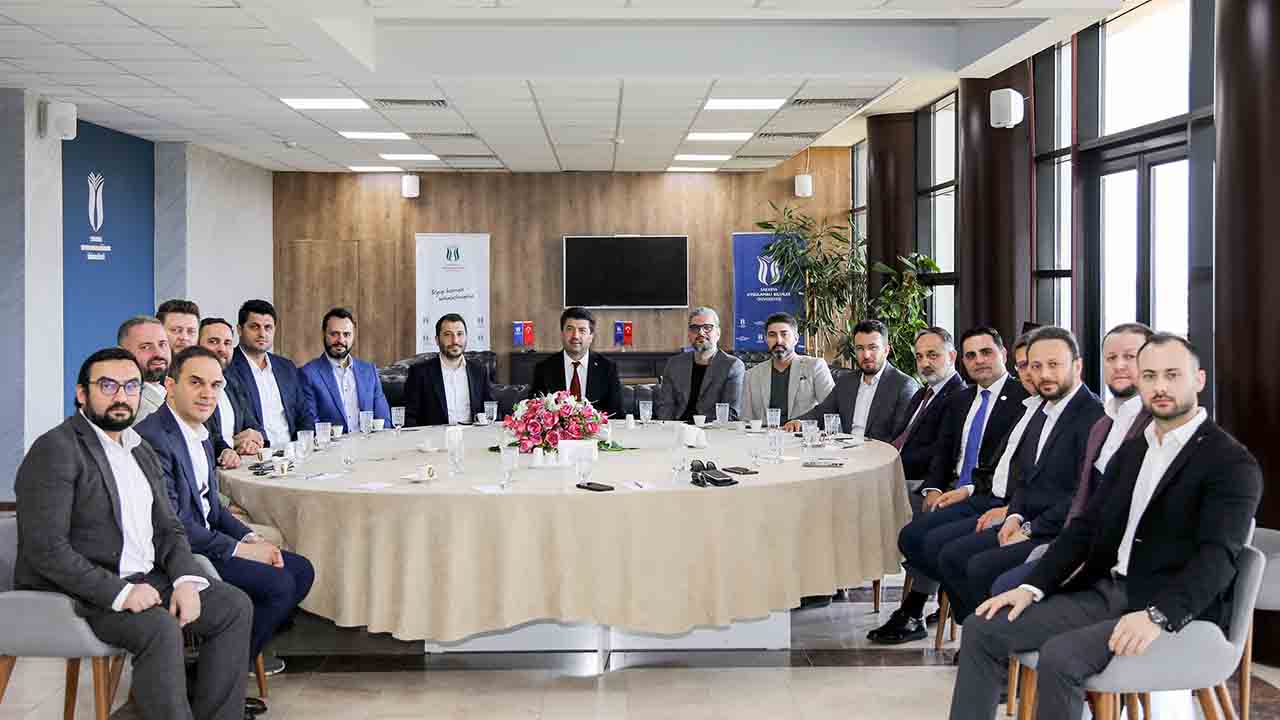 SUBÜ Fikir Sofrası’nda Robotik sistemler ve yapay zekâ konuşuldu — haber görseli