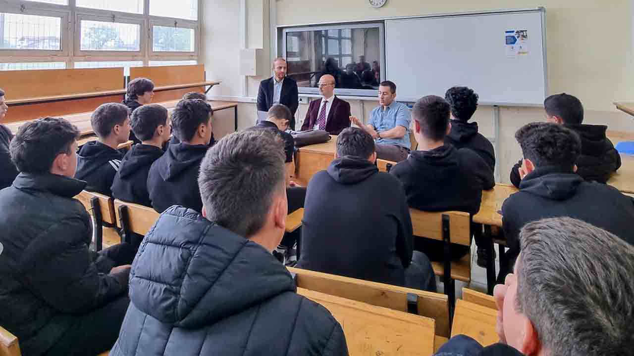 Lise öğrencilerine üniversite ve kariyer tavsiyeleri — haber görseli