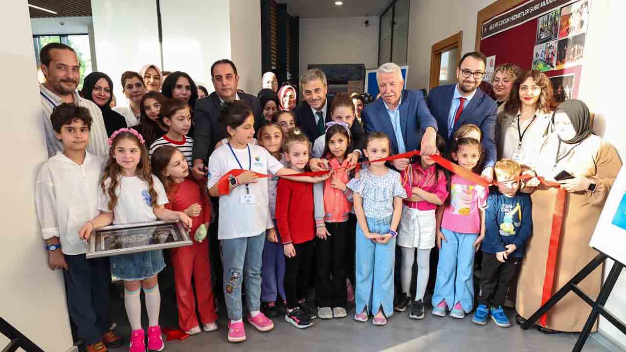 Başkan Alemdar miniklerin mezuniyet heyecanına ortak oldu — haber görseli