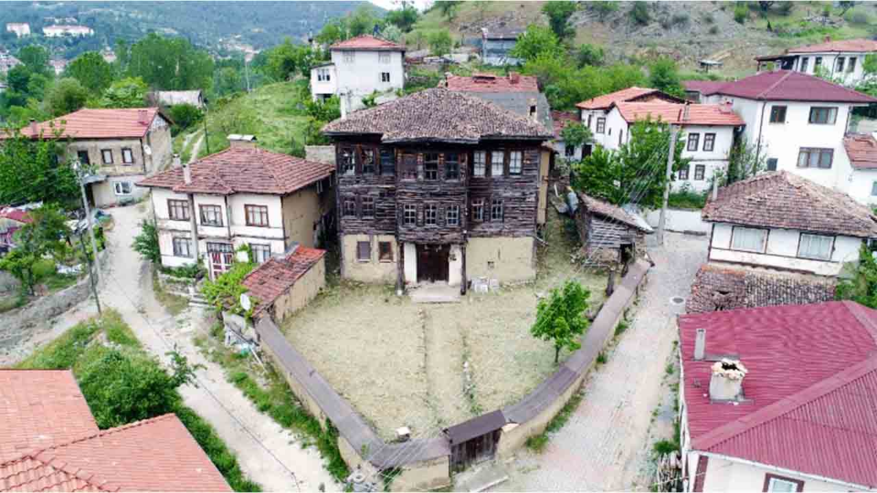 Taraklı’nın sivil mimari örneklerini incelediler — haber görseli