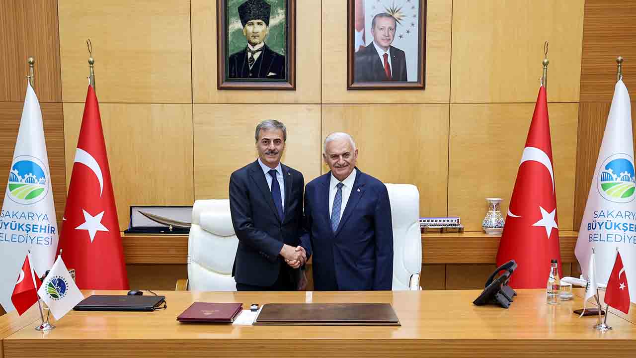 Binali Yıldırım Büyükşehir'de: “Sakarya Türkiye Yüzyılı'nın parlak şehri olacak” — haber görseli
