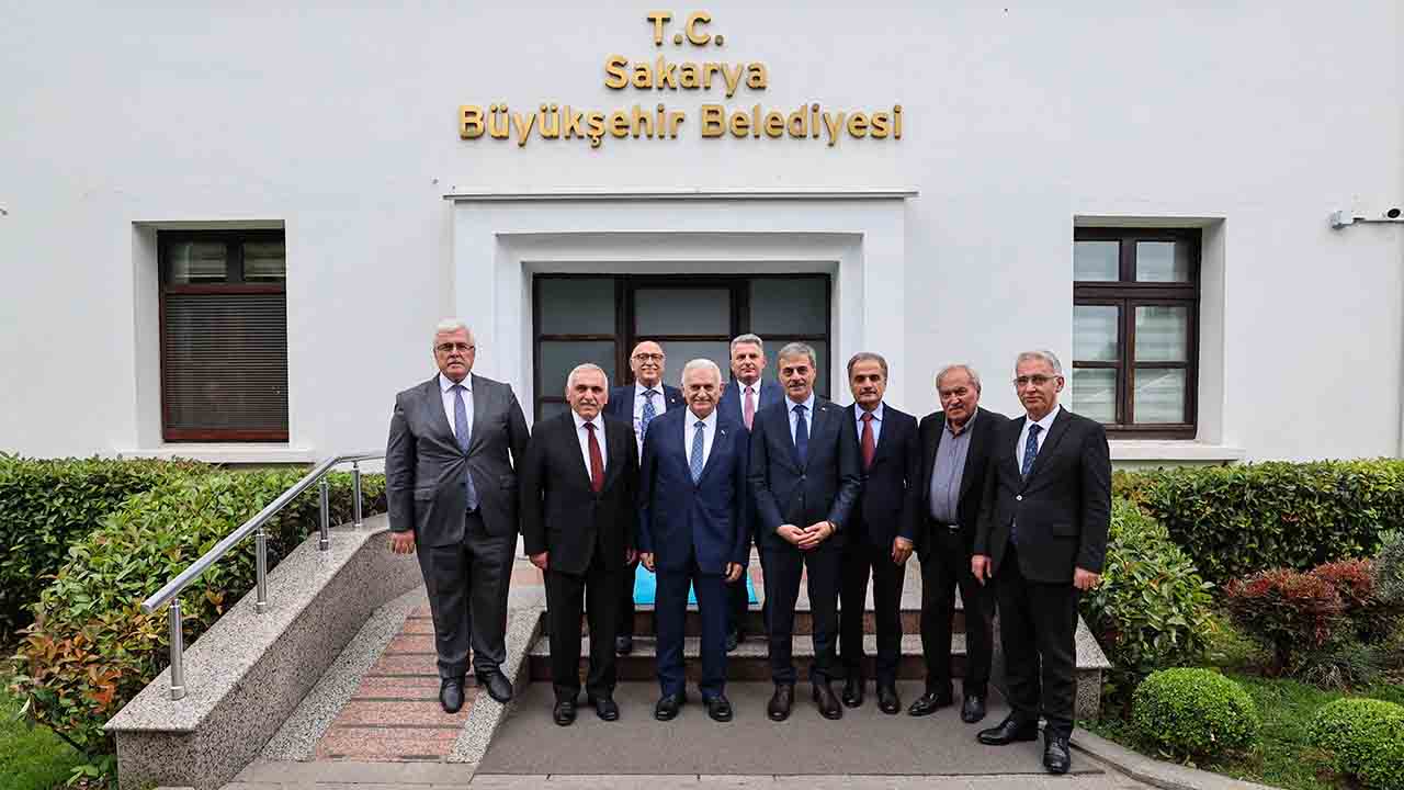 Binali Yıldırım Büyükşehir'de: “Sakarya Türkiye Yüzyılı'nın parlak şehri olacak” — haber görseli
