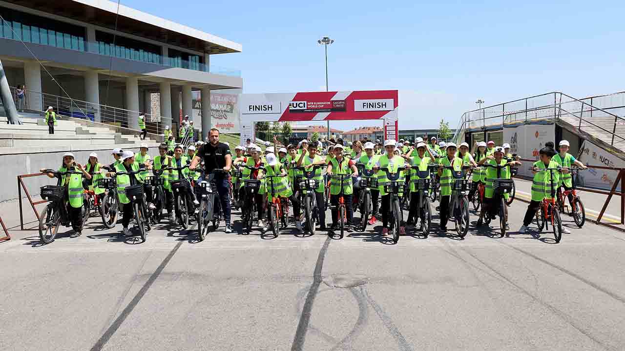 Dünya Bisiklet Günü’nde pedallar Filistinli çocuklar döndü — haber görseli