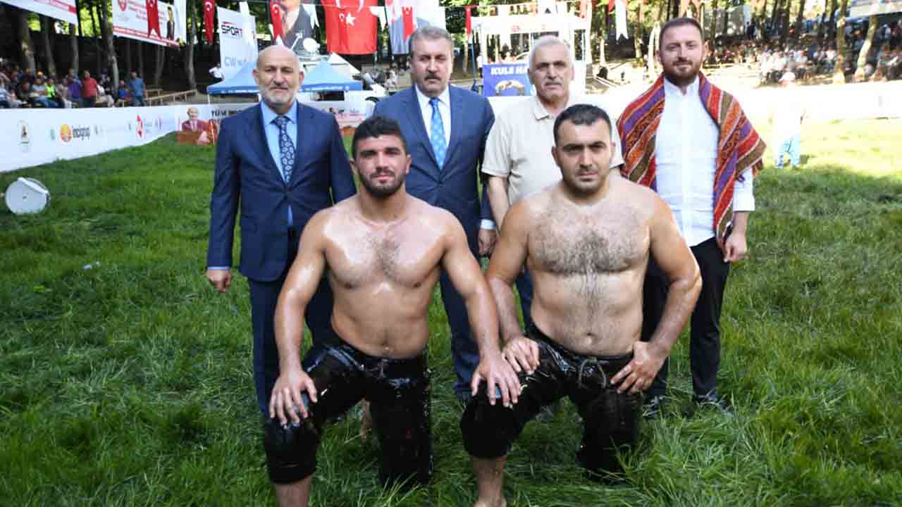 20. Selman Dede yağlı güreşlerinin Başpehlivanı Arslan oldu — haber görseli