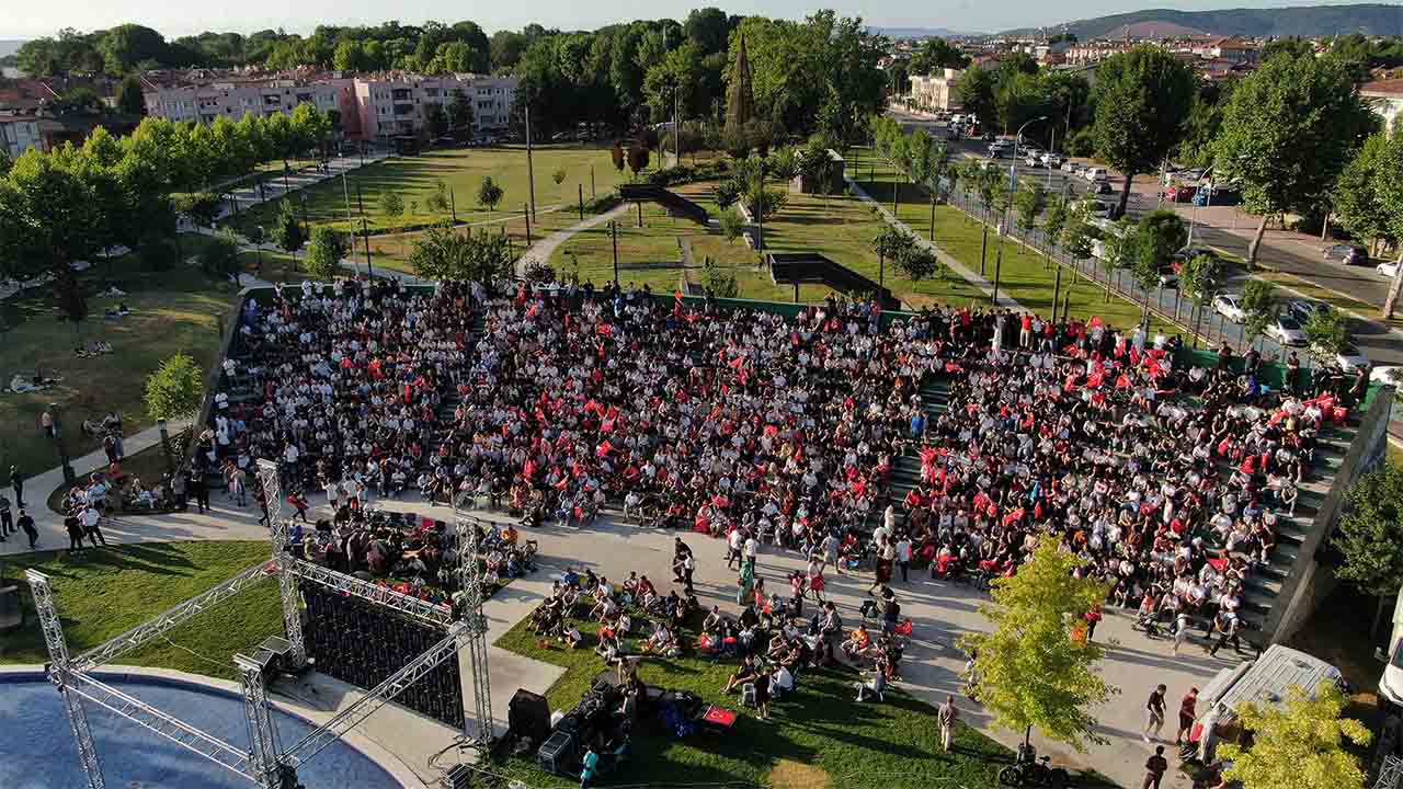 Sakarya tarihi heyecanı Büyükşehir’in dev ekranı önünde yaşayacak — haber görseli