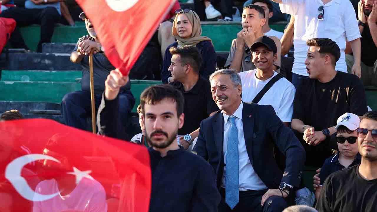 Milli maç heyecanı yine Millet Bahçesi’ndeki dev ekranda — haber görseli