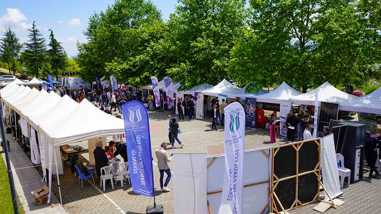Kariyer Zirvesi 2024’te iş dünyası ile buluştular — haber görseli