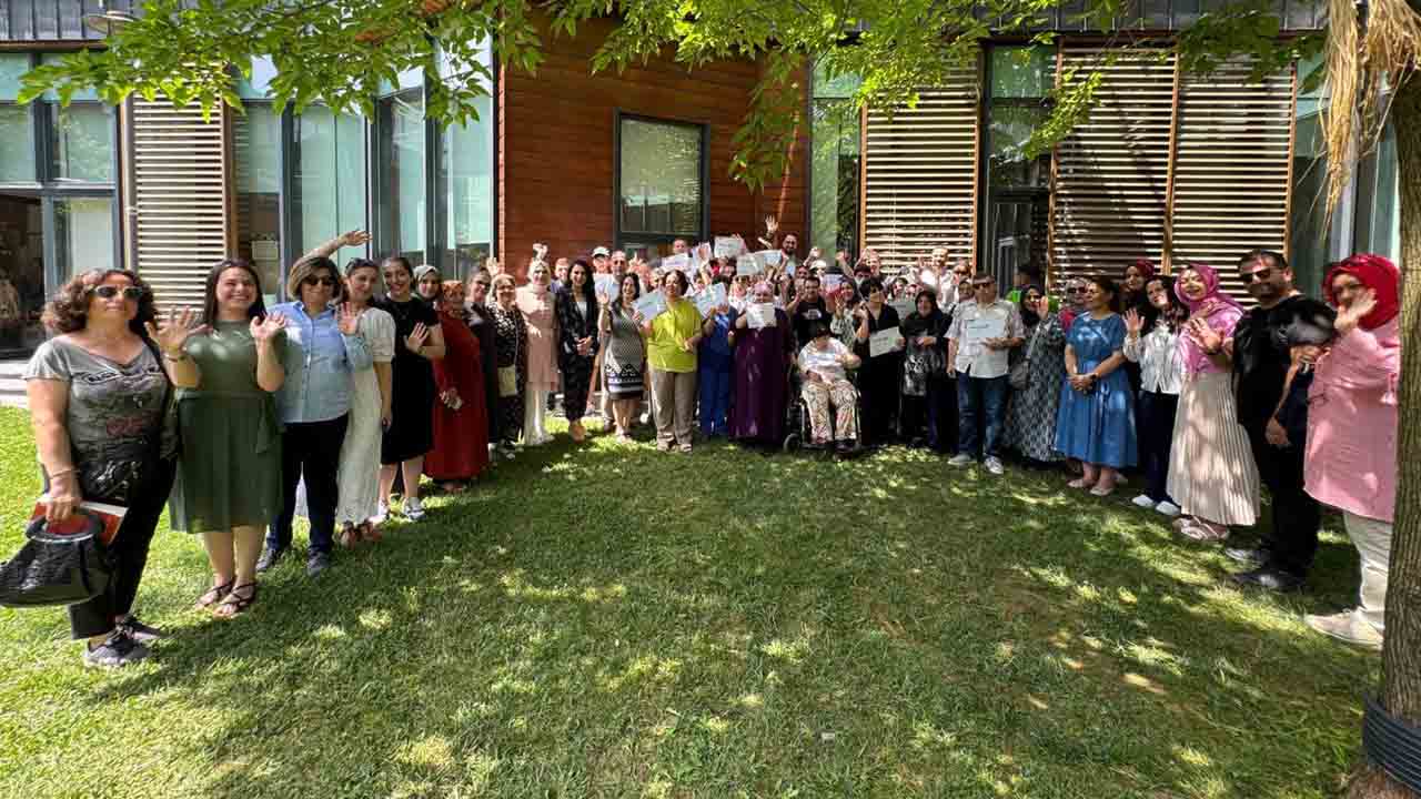 Mutlulukları görülmeye değerdi: Engelsiz yüreklerin karne heyecanı — haber görseli
