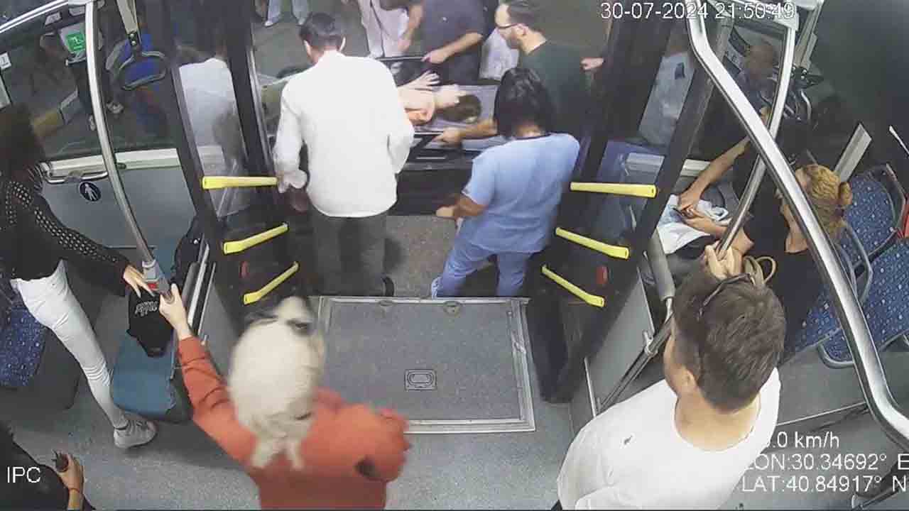Büyükşehir otobüsünde hayat kurtaran seferberlik: O anları kamera kaydetti — haber görseli