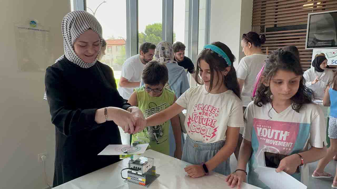 Büyükşehir SGM’de teneffüs zili çaldığı an legolar masaya dökülüyor — haber görseli