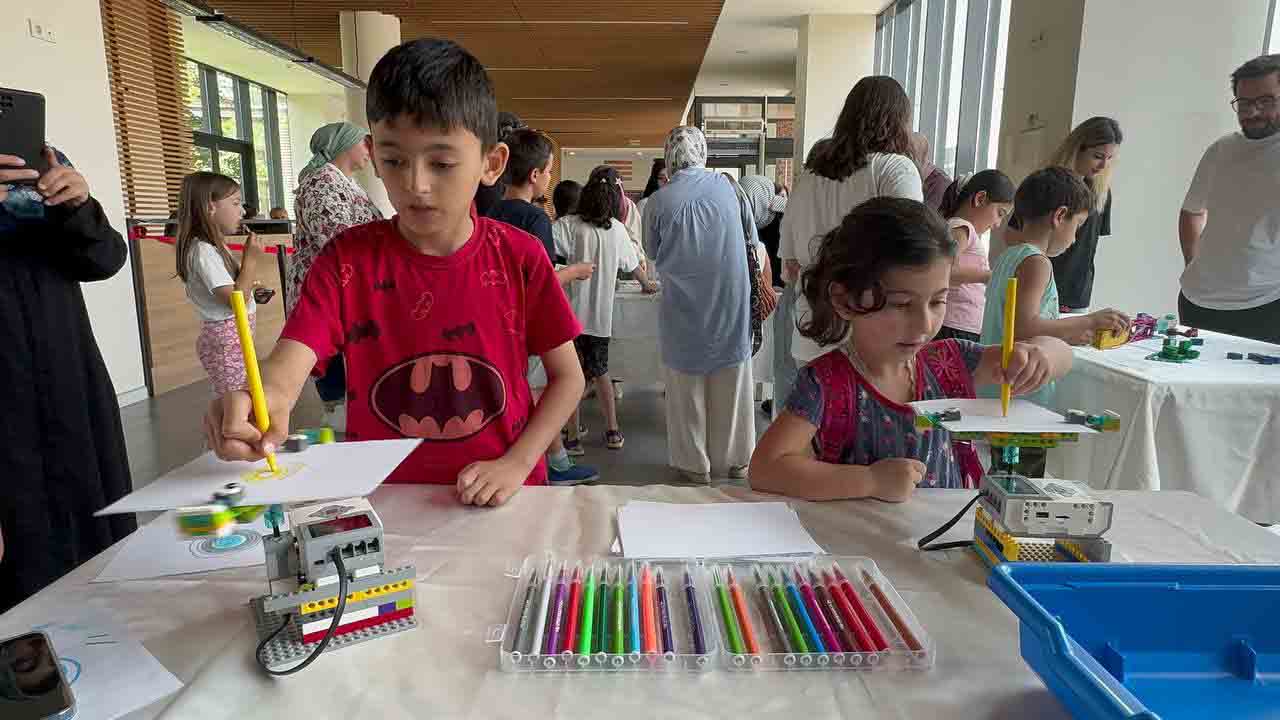 Büyükşehir SGM’de teneffüs zili çaldığı an legolar masaya dökülüyor — haber görseli