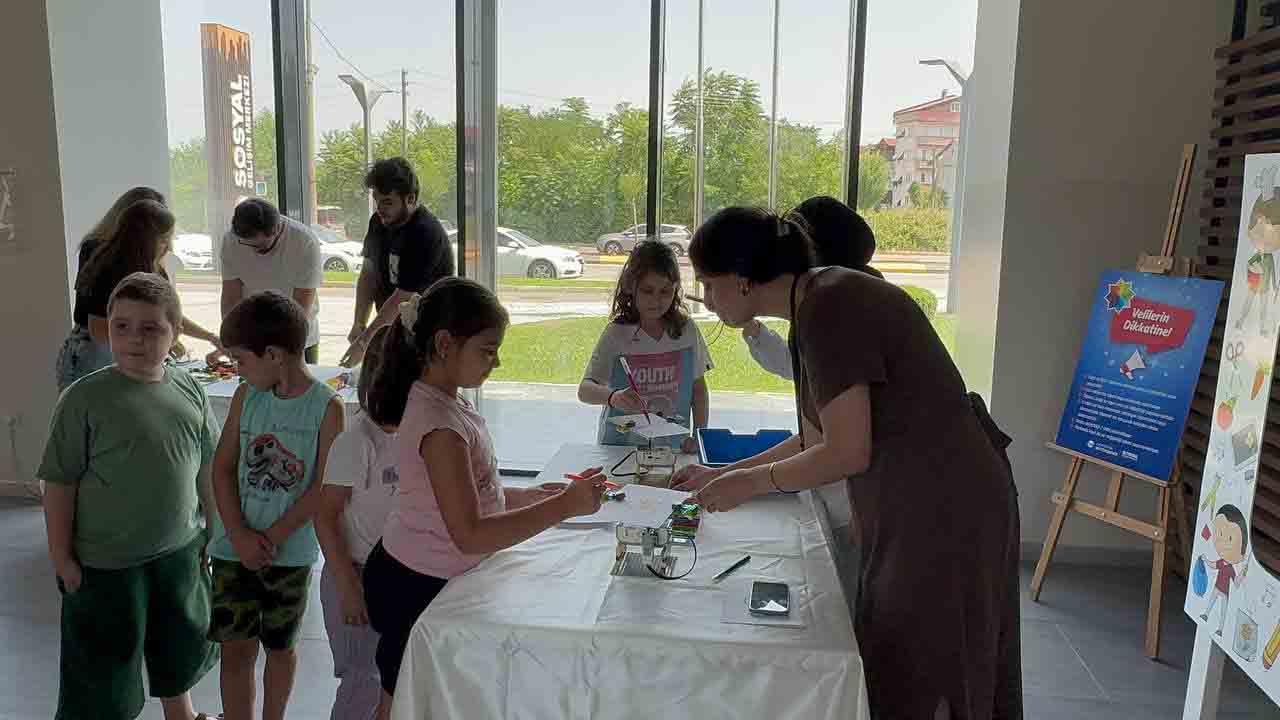 Büyükşehir SGM’de teneffüs zili çaldığı an legolar masaya dökülüyor — haber görseli