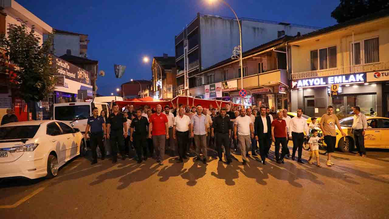 Ferizli'de 15 Temmuz Coşkusu: Demokrasi ve Birlik ruhuyla tek yürek oldular — haber görseli