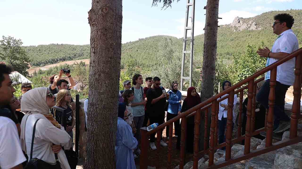 Genç Atölye öğrencileri tarihi keşfediyor — haber görseli