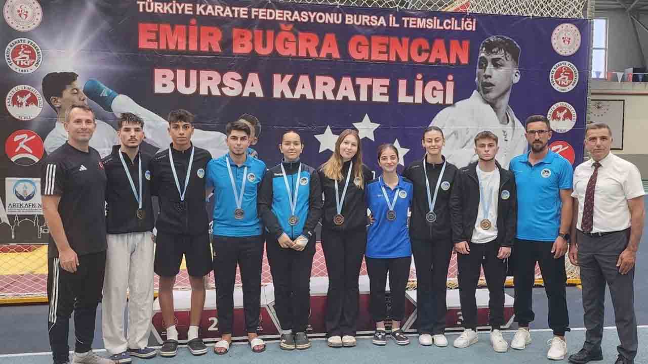 Büyükşehir’in karatecileri Bursa’dan 8 madalyayla döndü — haber görseli