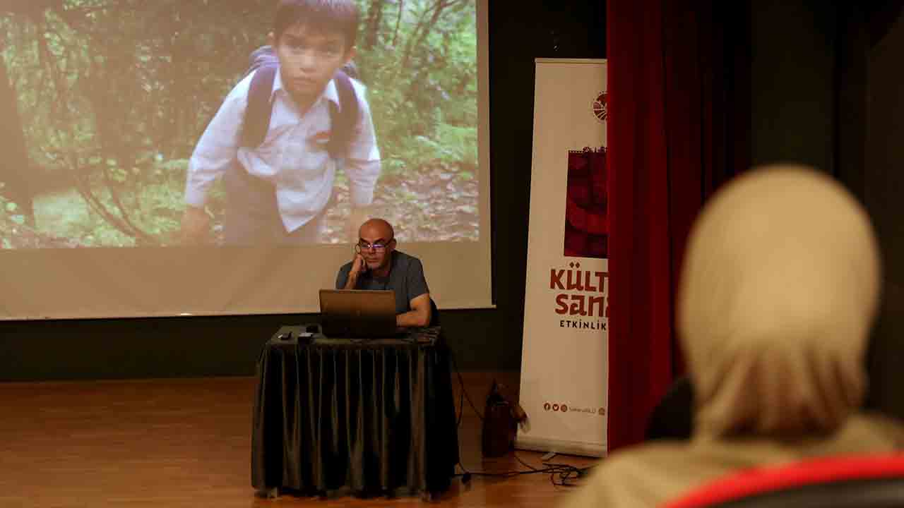 Sinema eleştirmeni Enver Gülşen gençlik psikolojisini yeşil perdeyle anlattı — haber görseli