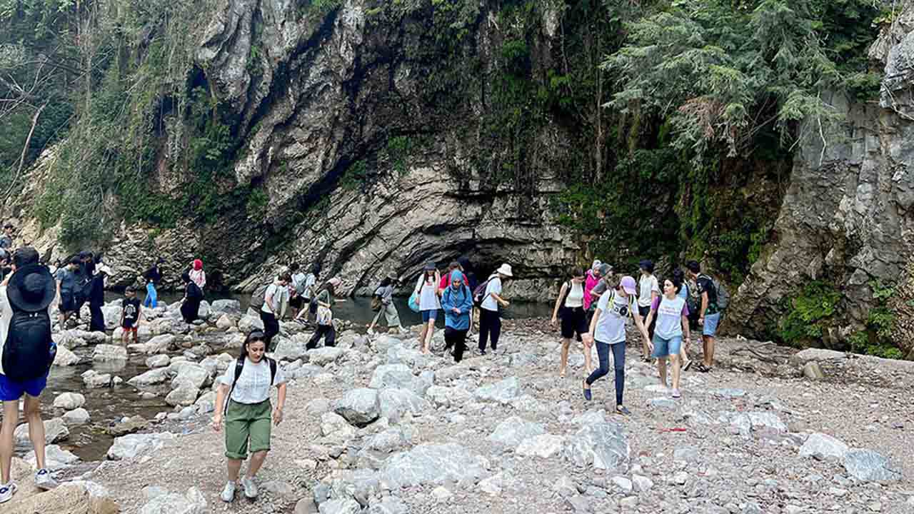 Gençler Büyükşehirle tabiat cenneti Maden Deresi’nde keyifli bir yolculuğa çıktı — haber görseli