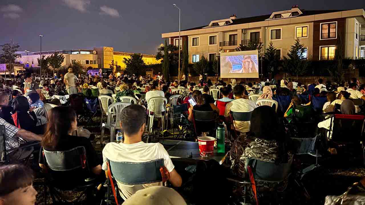 Serdivan'da açık havada sinema keyfi — haber görseli