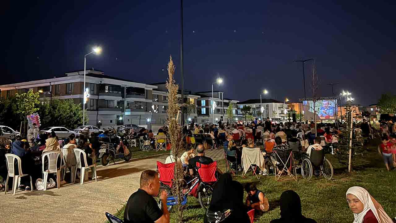 Serdivan'da açık hava Sinema keyfi sürüyor — haber görseli