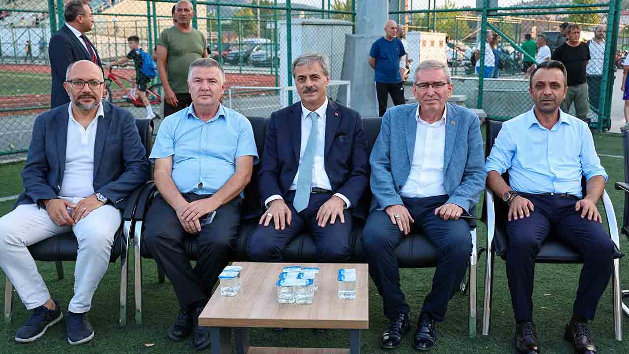Açılış maçının santrasını Başkan Alemdar yaptı 34. Sakarya Olgunlar Futbol Turnuvası başladı — haber görseli