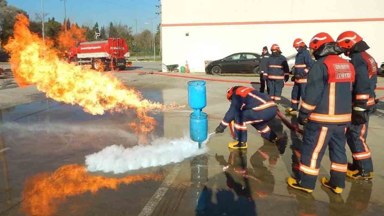 Sakaryalılar yangına müdahaleyi Büyükşehir itfaiyesinden öğreniyor — haber görseli