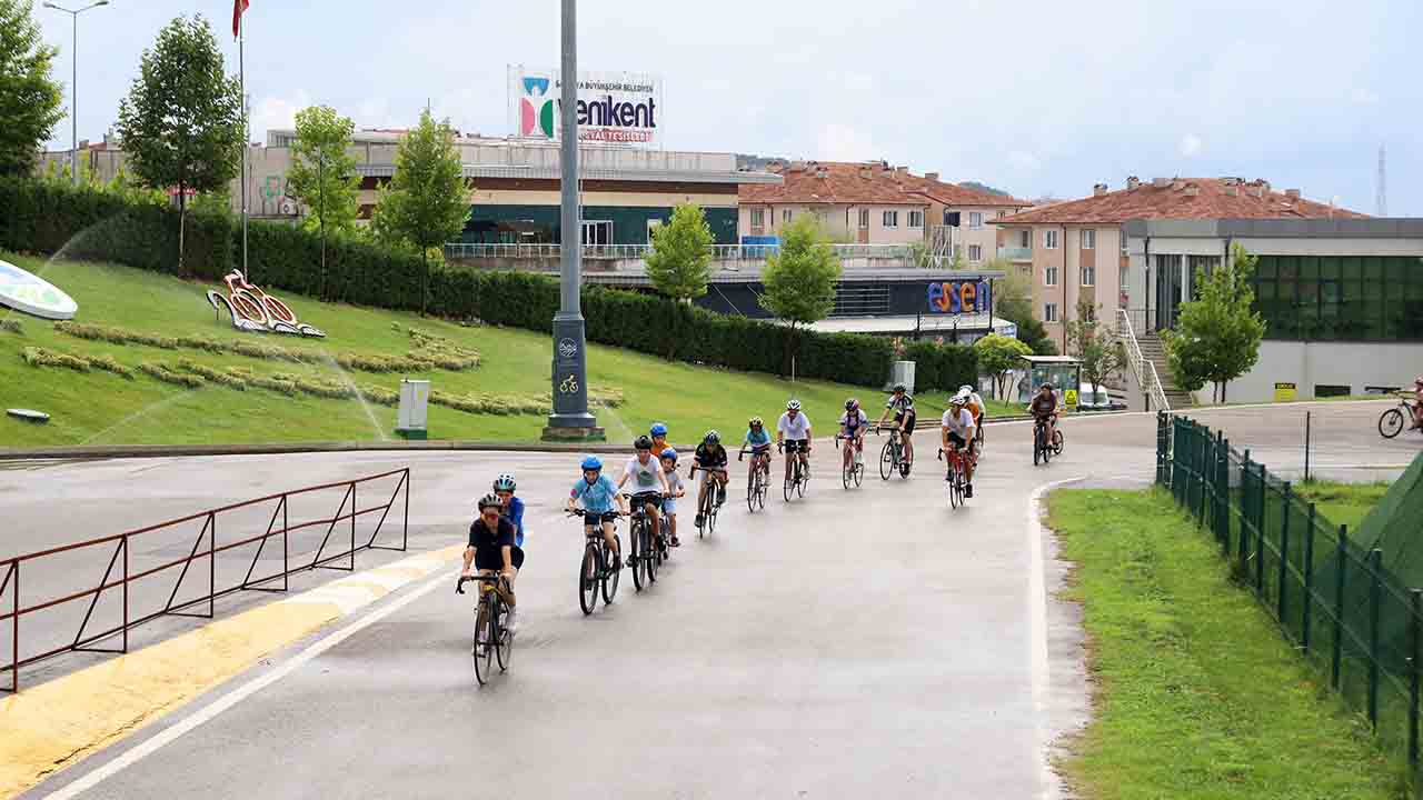 Büyükşehir geleceğin şampiyon pedallarını Ayçiçeği Vadisi’nde keşfediyor — haber görseli