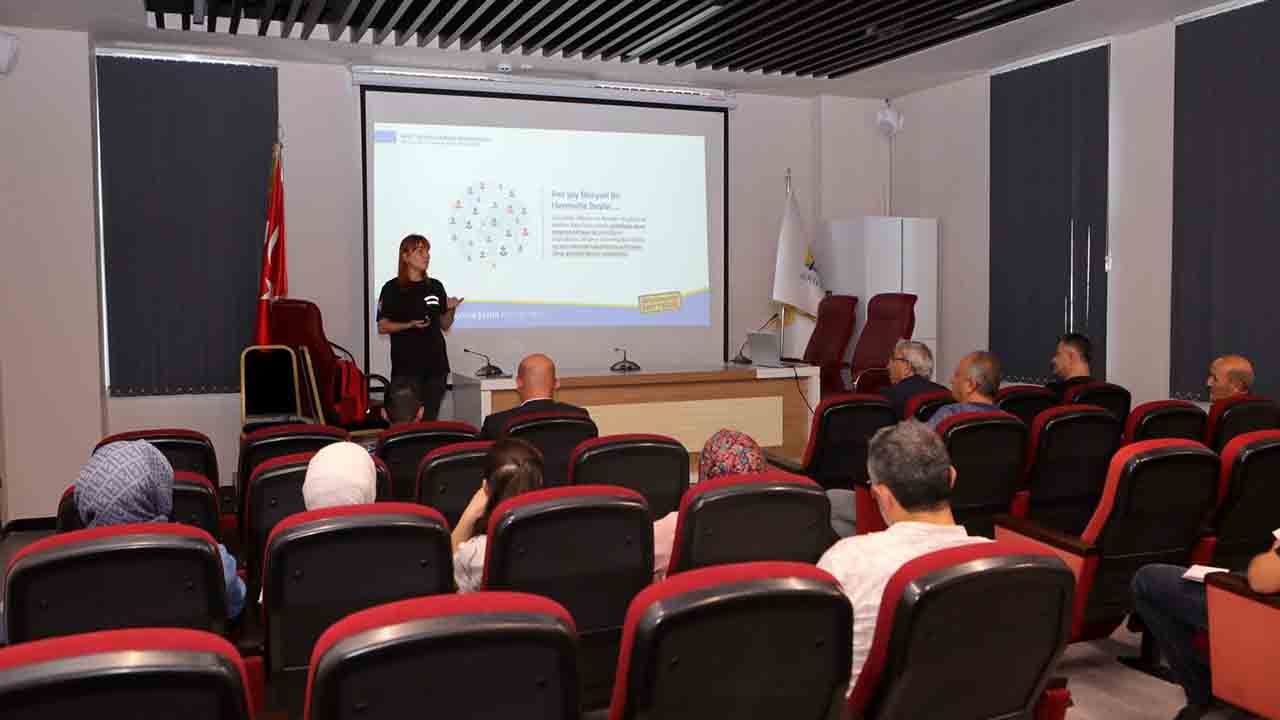 Arifiye Belediyesi personeline Afet bilinci eğitimi — haber görseli