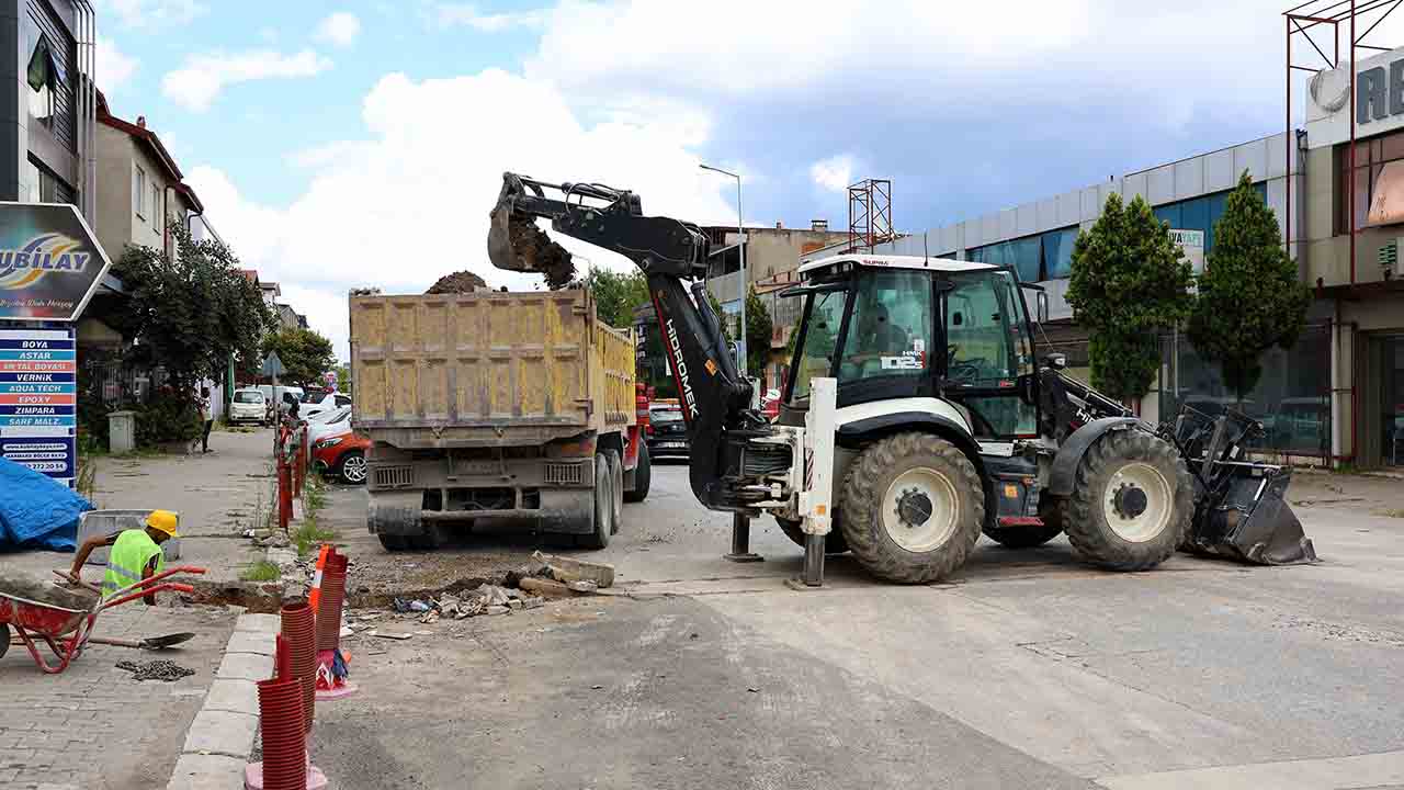 Sanayi Caddesi üstyapı çalışmaları öncesinde güçlü altyapı ile buluştu — haber görseli