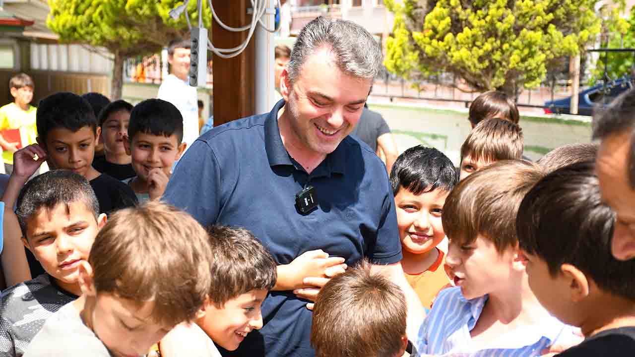 İshak Sarı, Osmanlı Camii Yaz Kur'an Kursunda Eğitim gören öğrencilerle buluştu — haber görseli