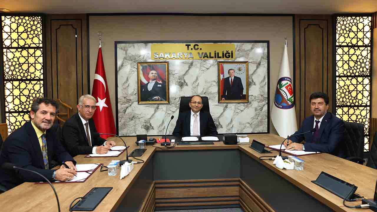 İmzalar Sakarya’daki gençlerin geleceği için atıldı — haber görseli
