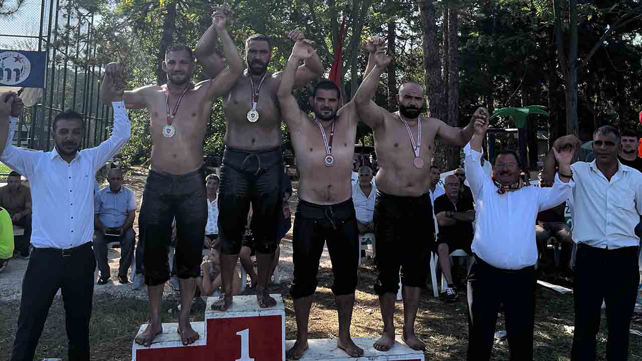 Büyükşehir’in pehlivanları 4 madalyayla göğsümüzü kabarttı — haber görseli