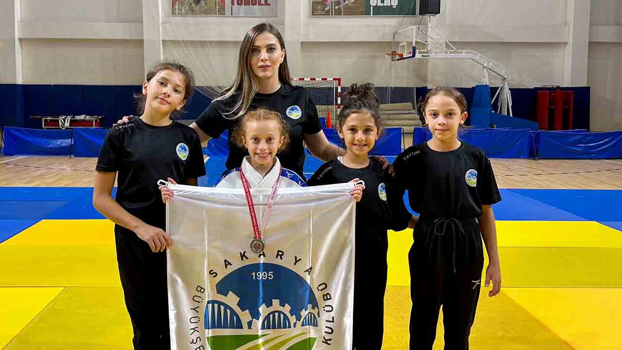 Büyükşehir’in gururu Aysima Marmara şampiyonu — haber görseli