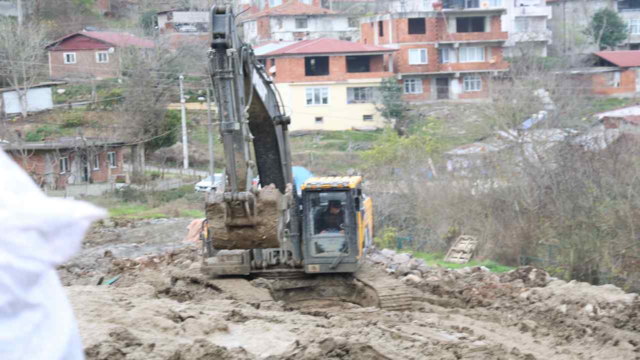 Kocaali’de dere ıslah ve genişletme çalışmaları sürdürülüyor. — haber görseli