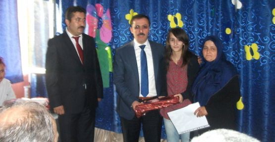 Başarılı öğrenciye tablet bilgisayar — haber görseli