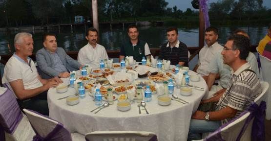 Ekşioğlu Ailesi Karasu’da İftarda Bir Araya Geldi — haber görseli