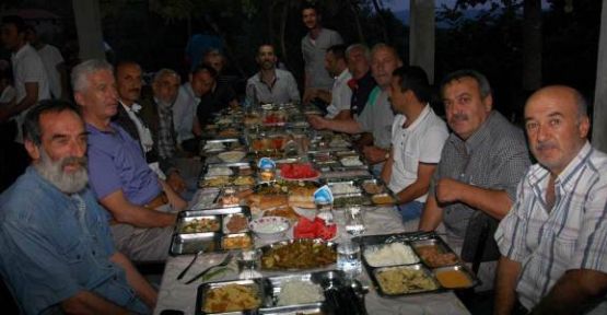 İspiroğlu Açmabaşı Köyünde Köylülerle İftar Yaptı — haber görseli