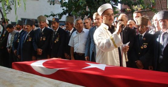 Kıbrıs Gazisine Askeri Tören — haber görseli