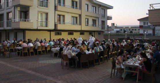 Komşular bir arada oruçlarını açtı — haber görseli