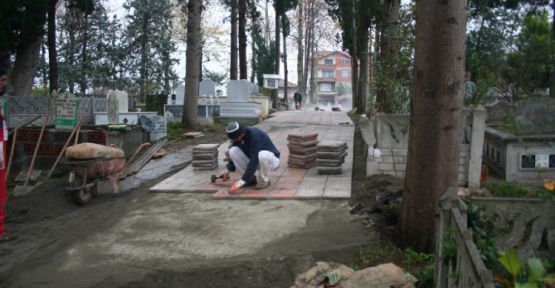 Mezarlık Çamur Deryasından Kurtuluyor — haber görseli
