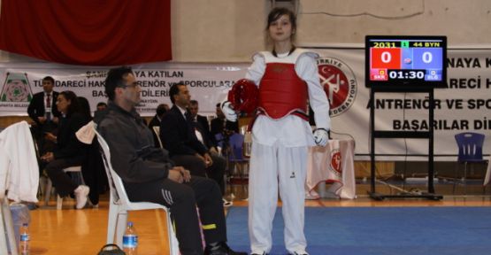 Münevver Sakarya yı Onurlandırdı — haber görseli