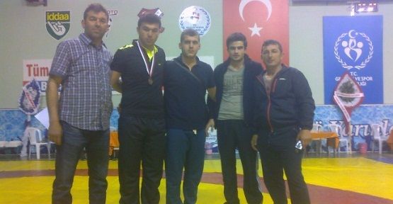Osman Hazar Türkiye üçüncüsü — haber görseli