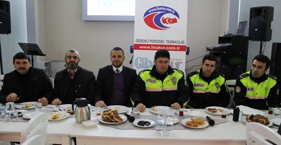 Servis şoförlerine trafik kuralı eğitimi verildi — haber görseli