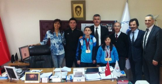 Yüzme Şampiyonlarından İl Müdürü Salih Koşu’ya ziyaret — haber görseli