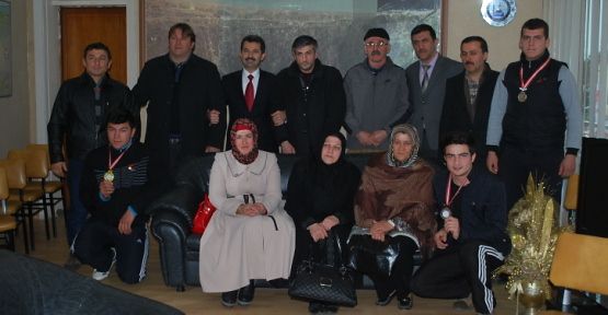Zirveden şampiyonlara jest — haber görseli